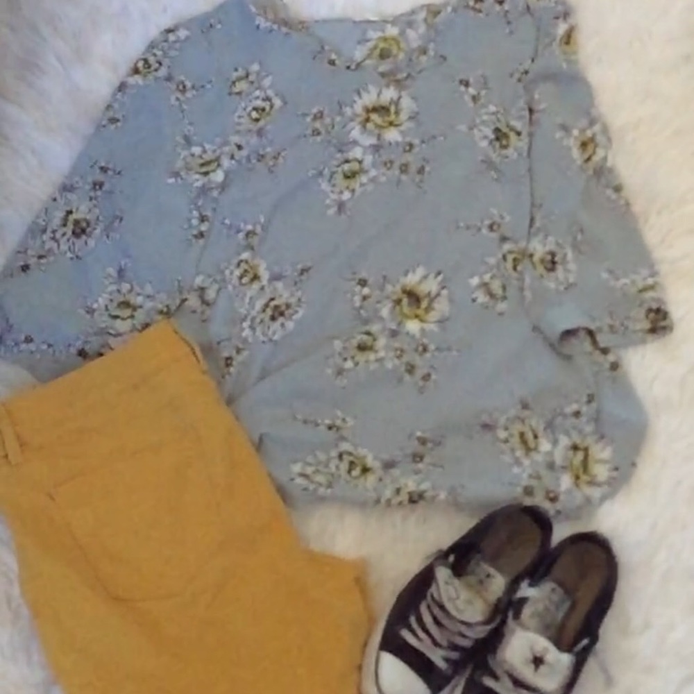 👚3/$20👚Maurice’s shirt with strings